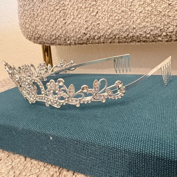 Elegant Tiara & Prom Queen Sash - Picture 6 of 6